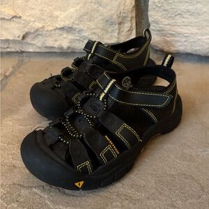 CHILDRENS KEENS, SZ 13